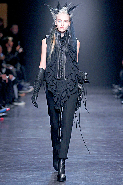 Ann Demeulemeester - Women's Ready-to-Wear - 2011 Fall-Winter