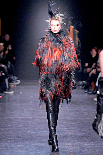 Ann Demeulemeester - Women's Ready-to-Wear - 2011 Fall-Winter