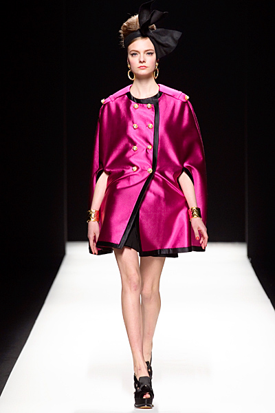 Moschino - Women's Ready-to-Wear - 2012 Fall-Winter