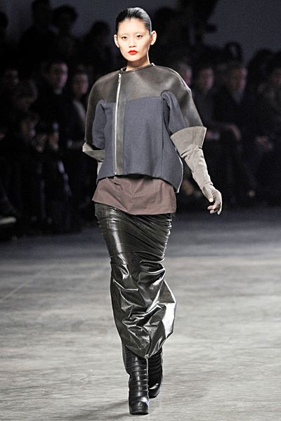 Rick Owens - Women's Ready-to-Wear - 2011 Fall-Winter