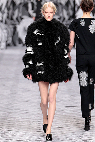 Viktor&Rolf - Women's Ready-to-Wear - 2013 Fall-Winter